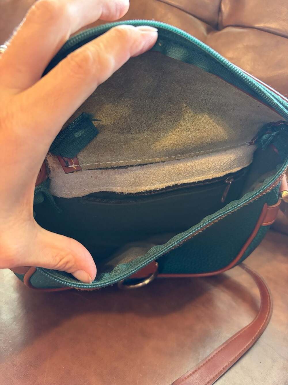 Vintage Dooney & Bourke All Weather Leather Green British Tan Saddle Crossbody - Picture 4 of 6